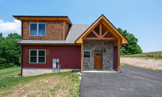 Cosby Cabin | Hot tub cabin with fireplace, Smoky Mountain views, pet friendly, 10 min to Park