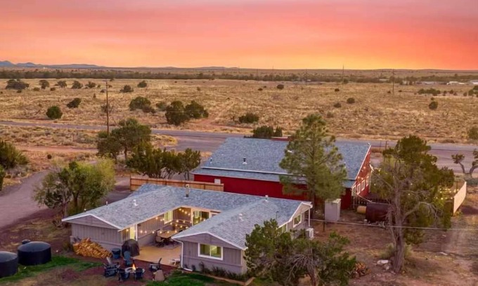 Valle House | Hot Tub, Grill, Fire Pit | 25 mins to Grand Canyon