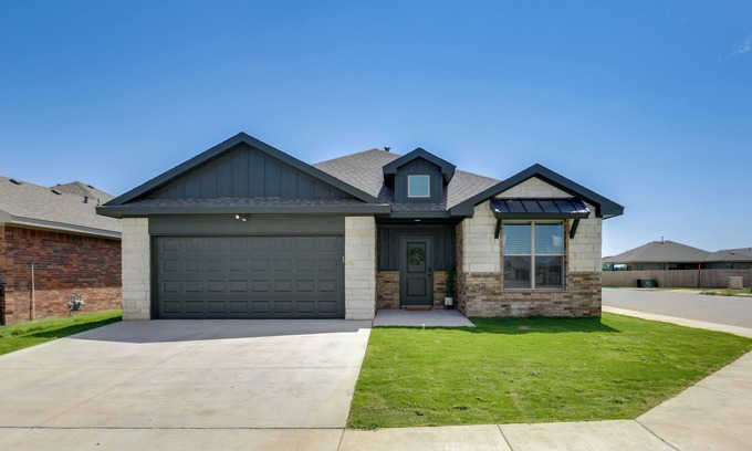 Lubbock Cottage | Hot Tub & Game Room: 'raider Resort' in Lubbock