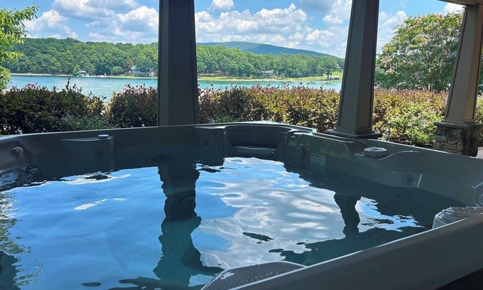 Huddleston House | HOT TUB HAS ARRIVED! 3 Bedrooms, 1 Flex Room, 4 Bathrooms! Come Visit 'Worth The Wait'! - BUT, YOU