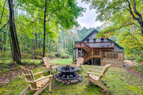 Amanda House | Hot Tub Haven 10 Mi to Hocking Hills State Park!