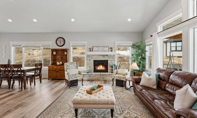 Sweetwater Apartment | Hot Tub Lake Views Ideal Beach Sleeps 21