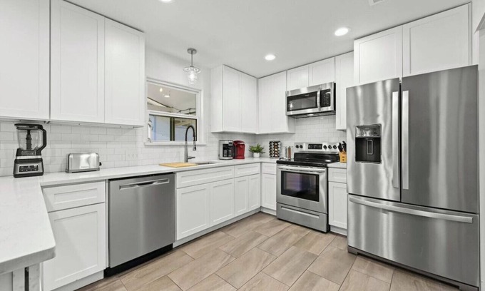 San Leanna House | Hot Tub|Office|3BRs|Private Yard|Pets Welcome
