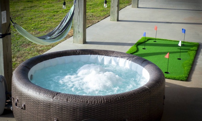 Crystal Beach Cottage | Hot Tub! | Pets | Game Room | October & November Specials!