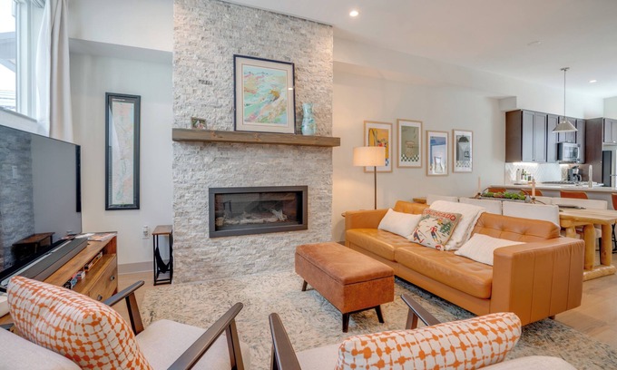 Silverthorne House | Hot Tub & Views: Getaway 8 Mi to Keystone Resort!