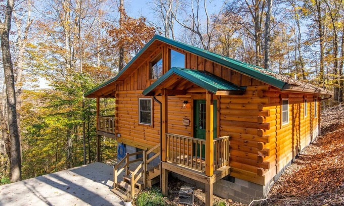 Slade Apartment | Hot Tub & WiFi - Cozy Canopy - Red River Gorge KY