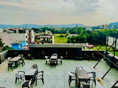 Rishikesh Hotel | Hotel Aura Residency, A Unit of Sitara Group - Rishikesh Road, Haridwar