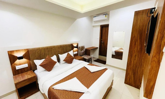 Andheri Hotel | HOTEL BLACK BURN