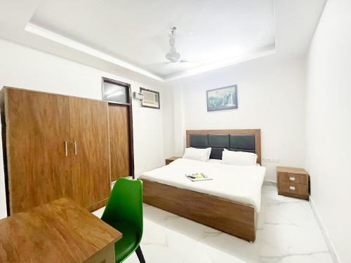 Noida Hotel | Hotel Classic By Roomshala - Nizamuddin Dargah