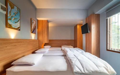 Sunset Road Hotel | Hotel Dakozi Living