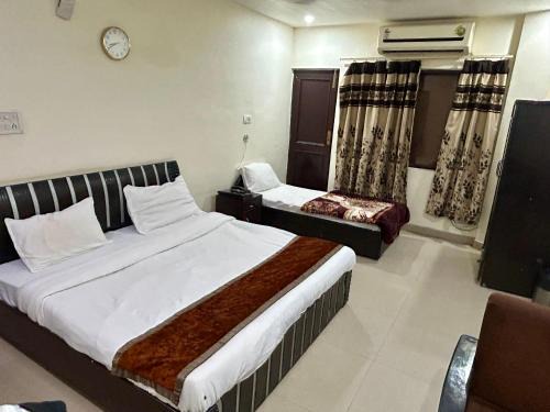 Badrinath Hotel | Hotel Dev Palace, Badrinath road, Tapovan- Rishikesh