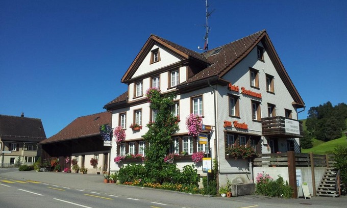 Schwellbrunn Hotel | Hotel Garni Traube B&B