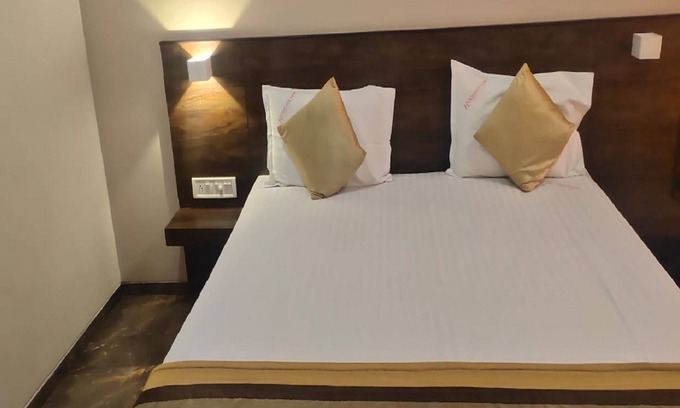 Pallavaram Hotel | Hotel Grand Gaayatris