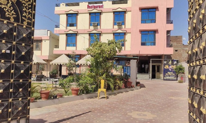 Jaipur Hotel | Hotel Maharani Resort & Bar near Jaipur Airport