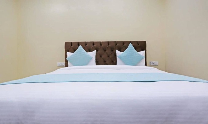 Pashim Vihar Hotel | Hotel Mannat bhera enclave