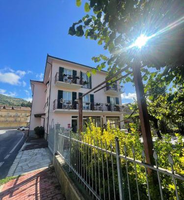Bardineto Apartment | Hotel Momora