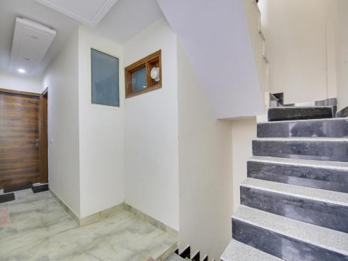 Vikaspuri Hotel | Hotel O AR Residency