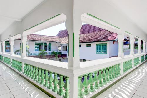 Banjarsari Hotel | Hotel O Gurita