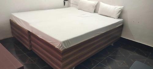 Faizabad Apartment | Hotel O Home Crystal Cottage Home Stay