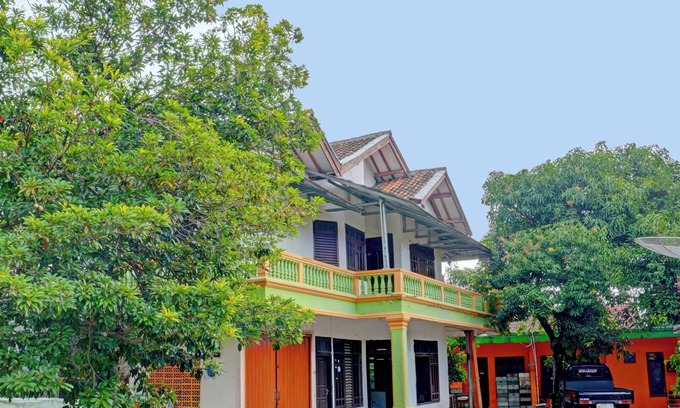 Sukabumi Hotel | Hotel O Home Stay Syariah Aom Kusman