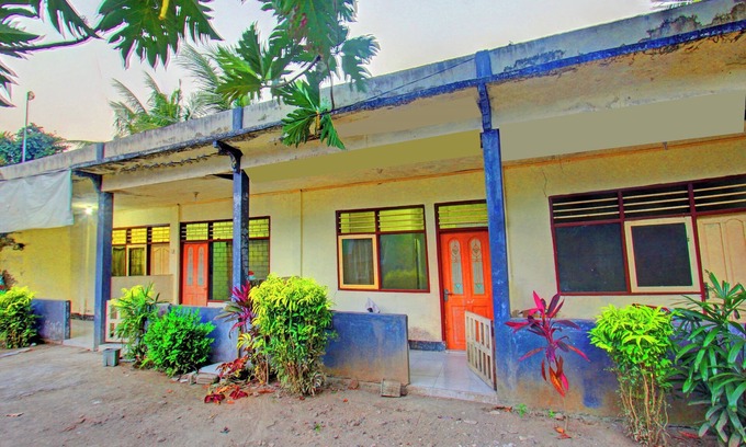 Kecamatan Janapria Hotel | Hotel O Penginapan 3 Bersaudara Near Pasar Sengkol