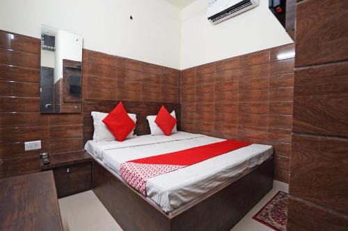 Azadpur Hotel | Hotel O Sai palace