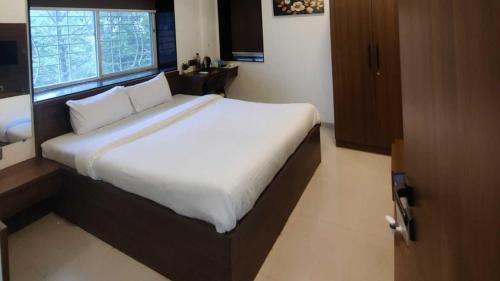 Nanded Hotel | Hotel O Talegaon MIDC Formerly Goodluck Lodge