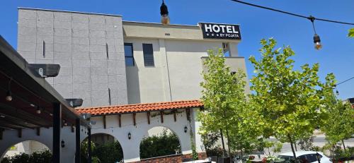 Gornji Livoč Hotel | Hotel Pojata