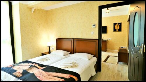 Rau Hotel | Hotel Rahat Inn - Premium Family Stay