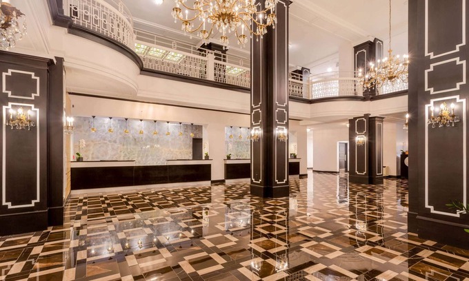 Fond du Lac Hotel | Hotel Retlaw, Trademark Collection by Wyndham