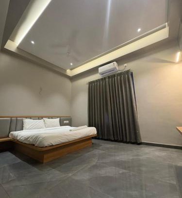Sangole Hotel | Hotel Shriram