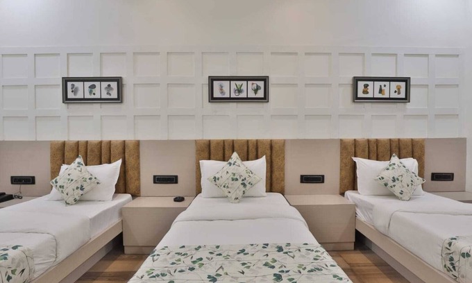 Anand Hotel | Hotel SR Laxmi
