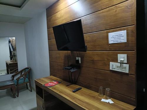 New Delhi Hotel | Hotel Sr Residency Jail Road Tilak Nagar