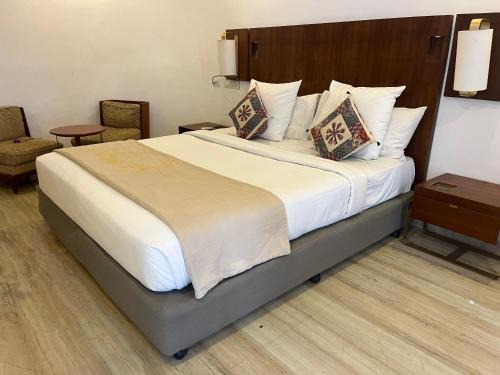 Vadanemelli Hotel | Hotel Velvora