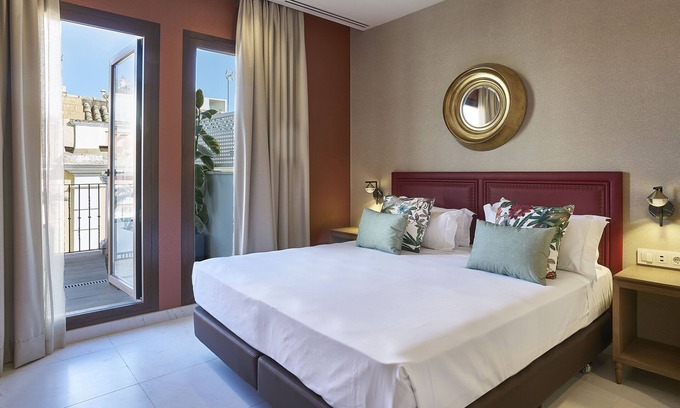 El Arenal Apartment | Hotel Vincci Molviedro Suites Apartments