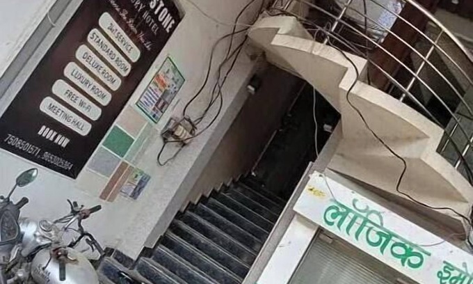 Gonda Apartment | Hotel White Stone Luxury Room with AC 1