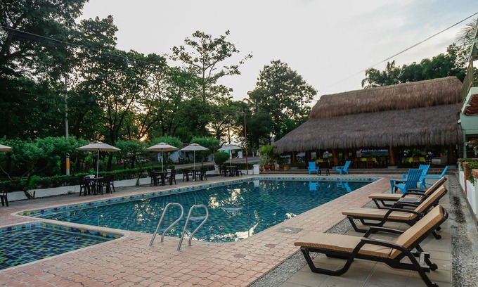 Caucasia Hotel | Hotel y Restaurante Mesón del Gitano