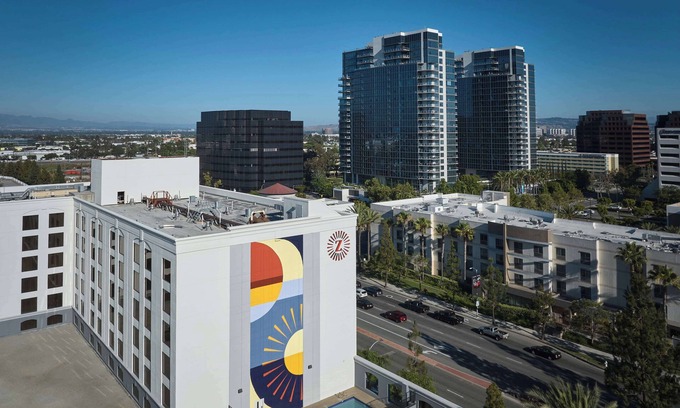 Santa Ana Hotel | Hotel Zessa Orange County Airport, a DoubleTree by Hilton