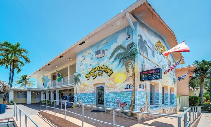 Hollywood Lakes Hotel | Hotels in Hollywood Beach - Book a Cheap Hotel in Hollywood Beach