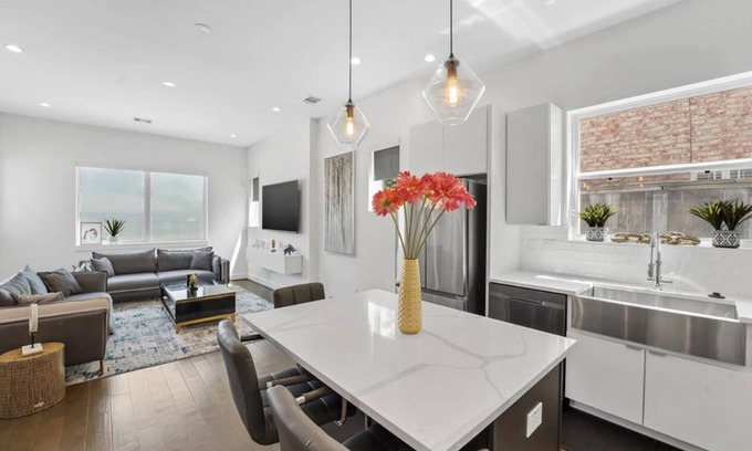 Houston House | House, 3 floors .