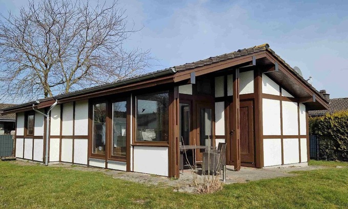 Großwurden House | House F 21, peripheral location with fenced meadow view