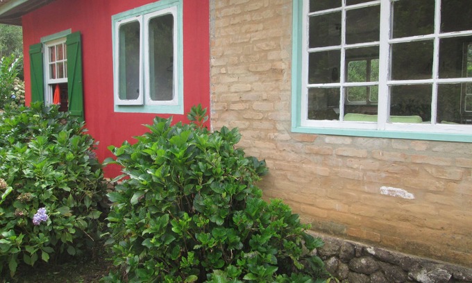 Goncalves Cottage | House for rent with beautiful view, furnished, annual or season.