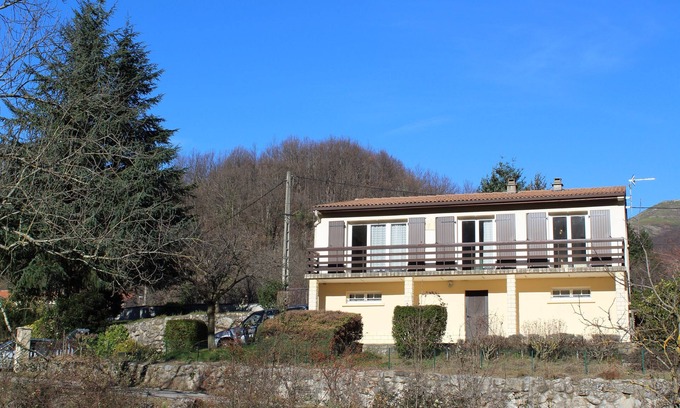 Barnas House | House in Barnas (07330) at the foot of the river and swimming