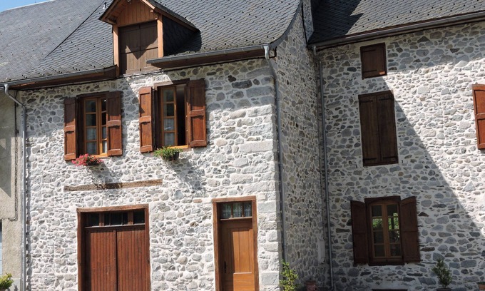 Ustou House | House in beautiful stone walls-a cozy nest in Trein d'Ustou.
