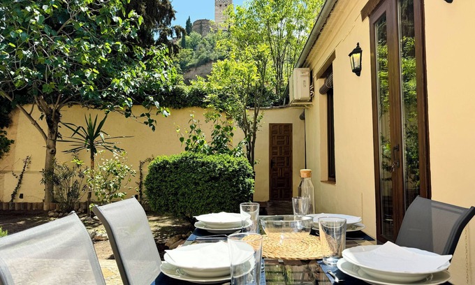 Albaicin House | House in front of the Alhambra with a private garden and views