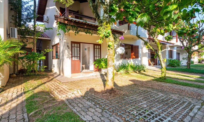 Juquehy House | House in gated community, 04 suites, excellent location.