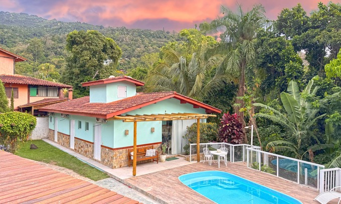 Portinho House | House in Ilhabela overlooking the green