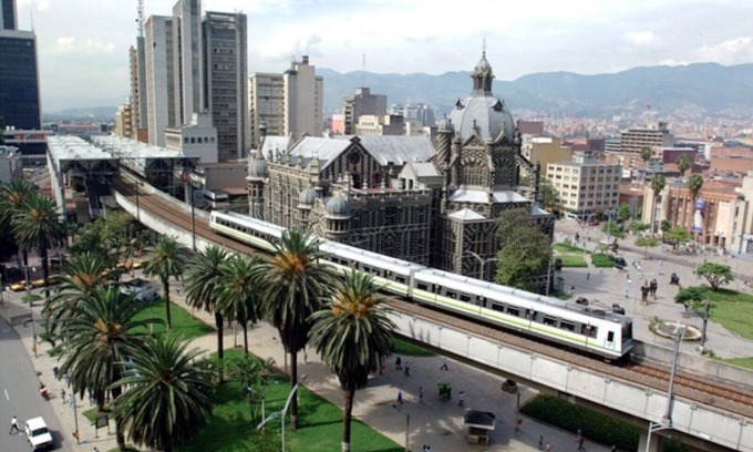 La Candelaria Bed & Breakfast | House in Medellin near Hospital el Metro station