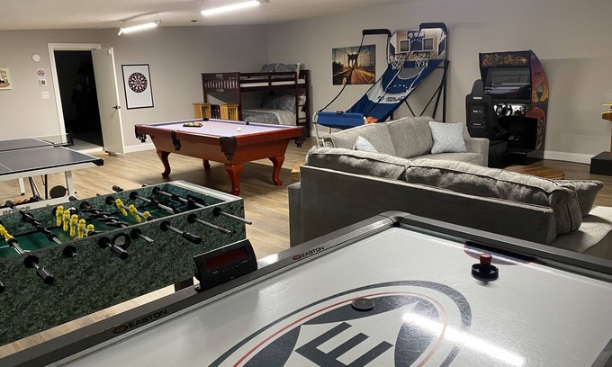 Mount Pocono House | House in Mt Pocono, hot tub, arcade, ski & golf near by.
