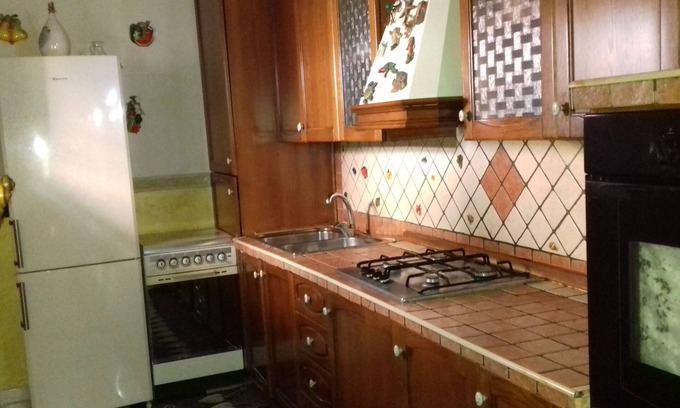 Torre del Greco House | house in the center of the coral city